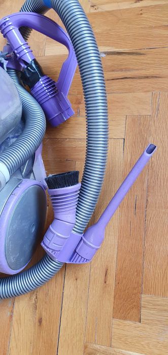 Прахосмукачка "Dyson" с перфектно работещ двигател
