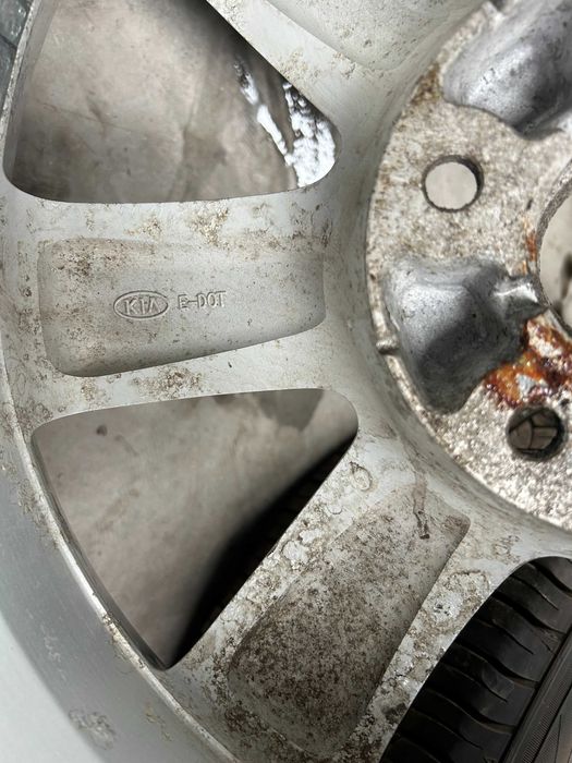 ГУМИ и ДЖАНТА за Kia Sorento 235/65/17 1