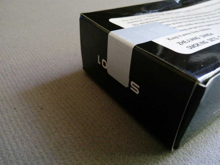 курительные трубки в запечатанных коробках.