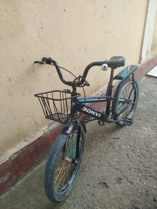 Vilasafet sotiladi   700.000