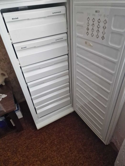 фризер indesit superfreezer отлично подържан