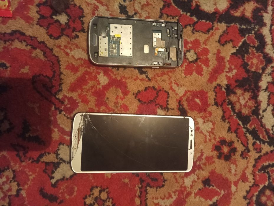 Продаю телефоны motorola e5 plus и samsung