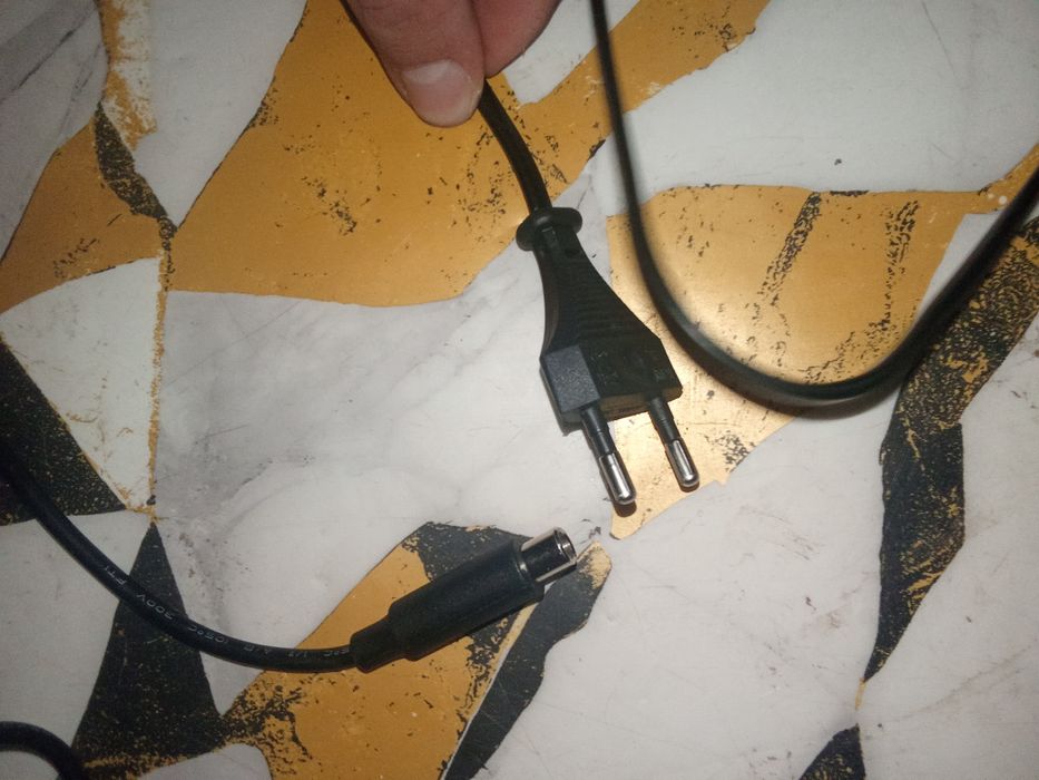 Vând încărcător de trotinetă electrică Universal ca nou