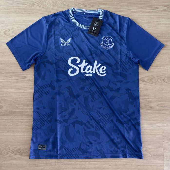 (10.02) Оригинални футболни тениски и горнища