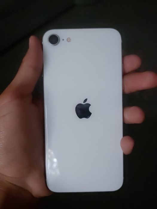 Apple Iphone SE 2020 с ios 16