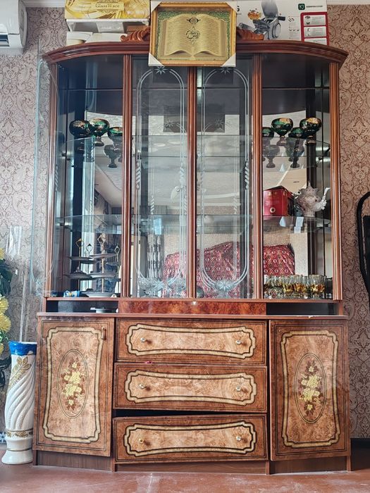 Stenka ishkaf sotiladi