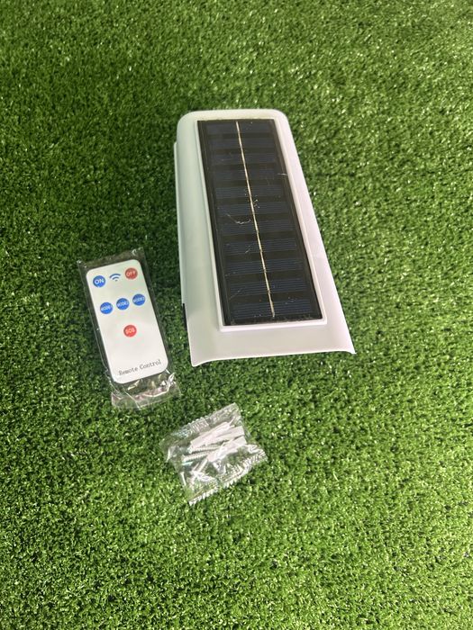 Lampa solara tip camera de supraveghere solara, incarcare solara