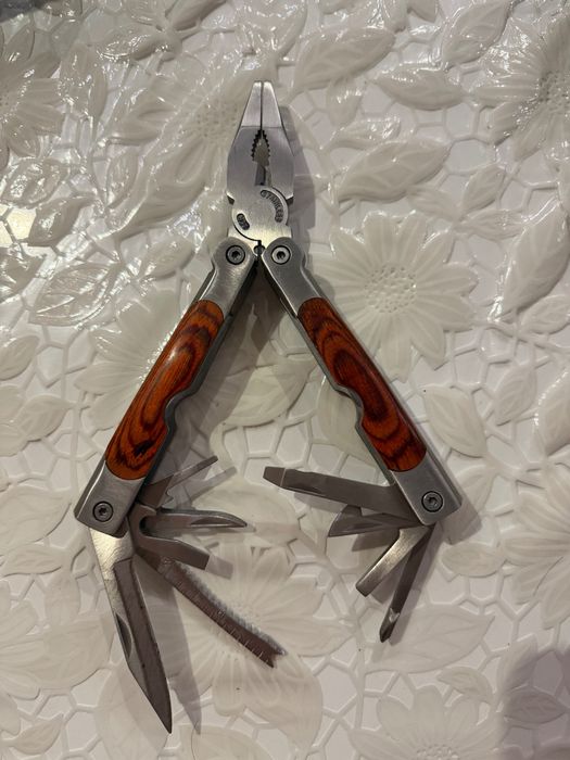 Компактни мултифункционални клещи 10 в 1