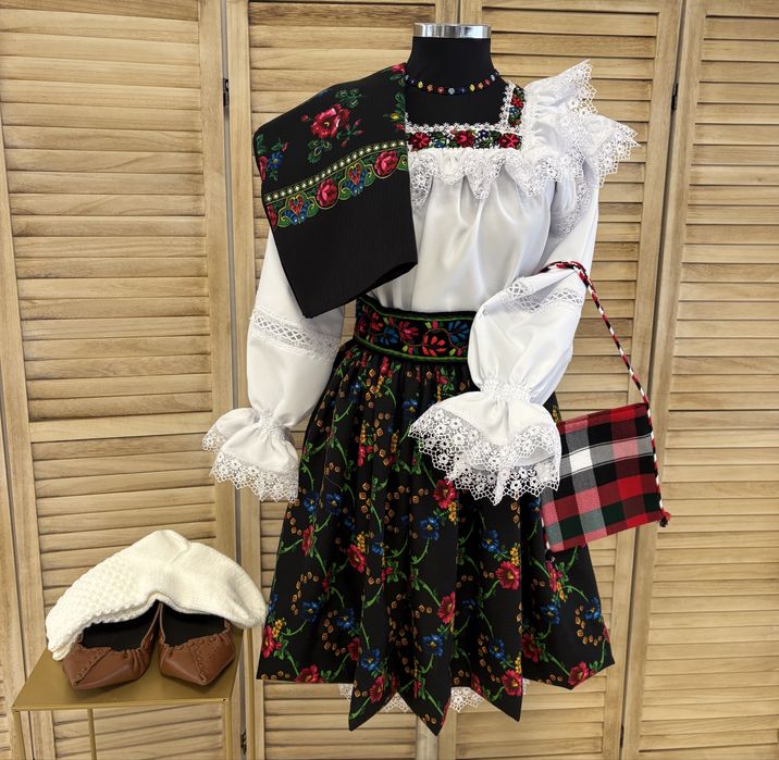 Costum traditional/popular de Maramures pentru femei autentic complet