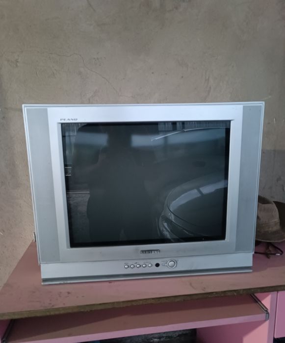 Продам телевизор рабочий 5000