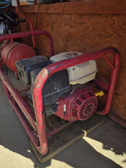 Vând generator Honda
