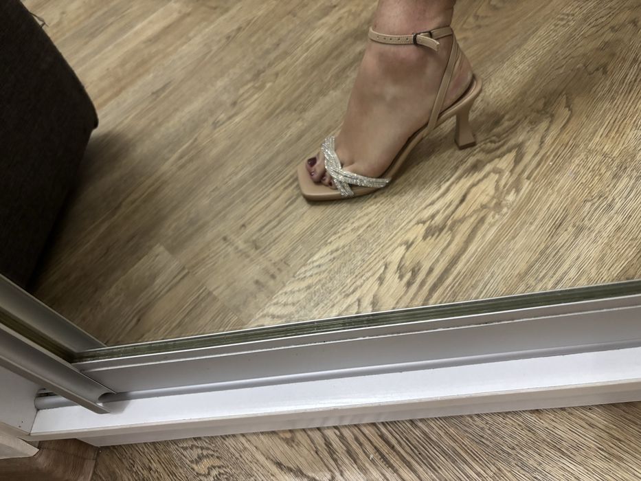 Продам босаножки новые