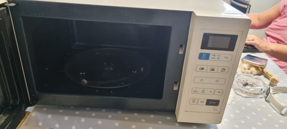 Cuptor cu microunde samsung me73a