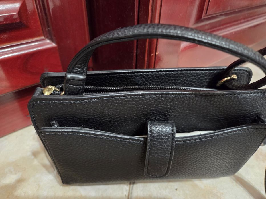 Малка чантичка GUESS