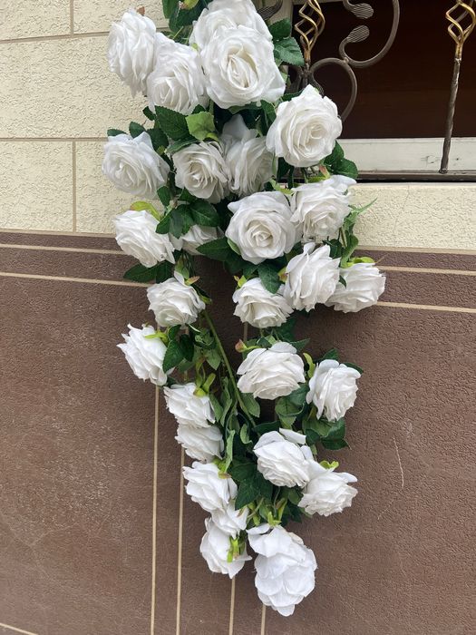 Suniy gullar sotiladi