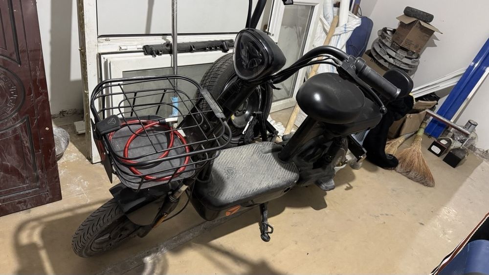 Skuter sotiladi yadea