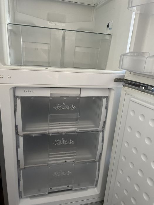 Хладилник с фризер Беко