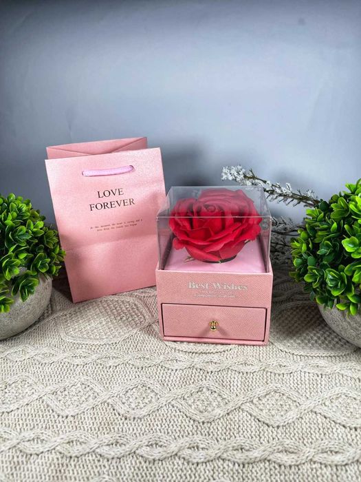 Луксозна кутия с вечна роза и колие по избор нов подаръчен комплект