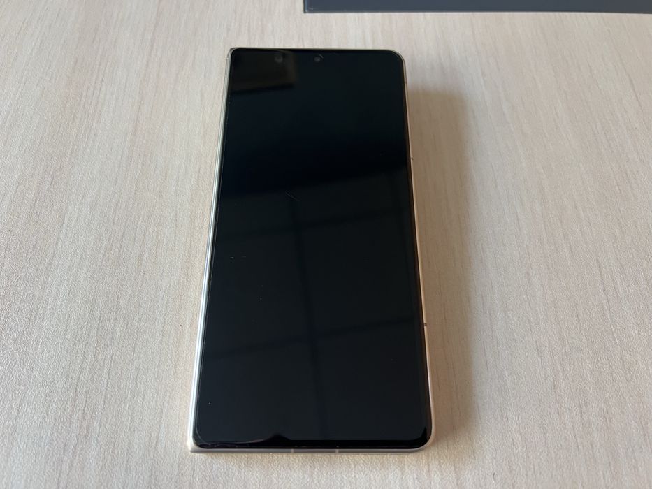 Продавам Honor Magic V5 512/16+16GB