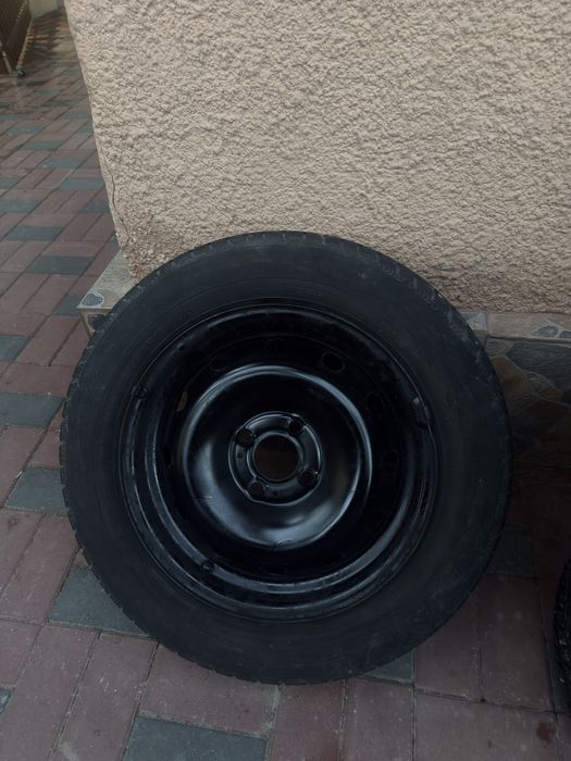 Jante + anvelope iarna 185 65 15 dacia, prindere 4x100 15