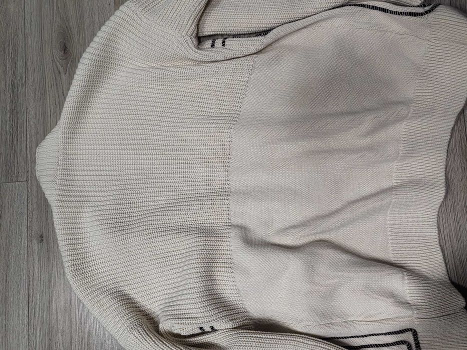 Cardigan crem cu buzunare blug
