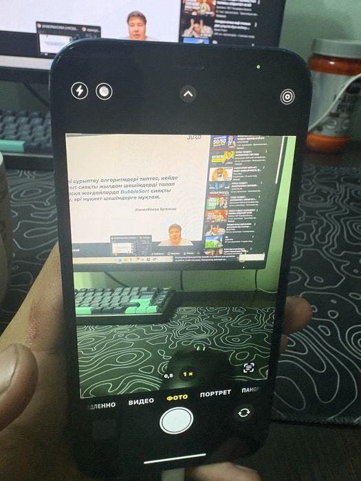 продам телефон Iphone 12