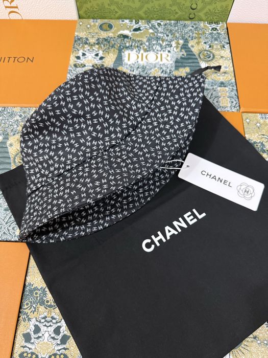 Дизайнерски шапки New Season