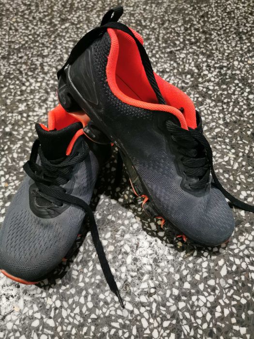 Запазени юношески обувки