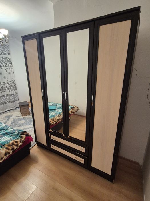 Продаю Шкаф, правый берег.