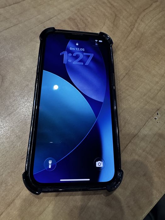 Продавам  iPhone 13 , 128 GB