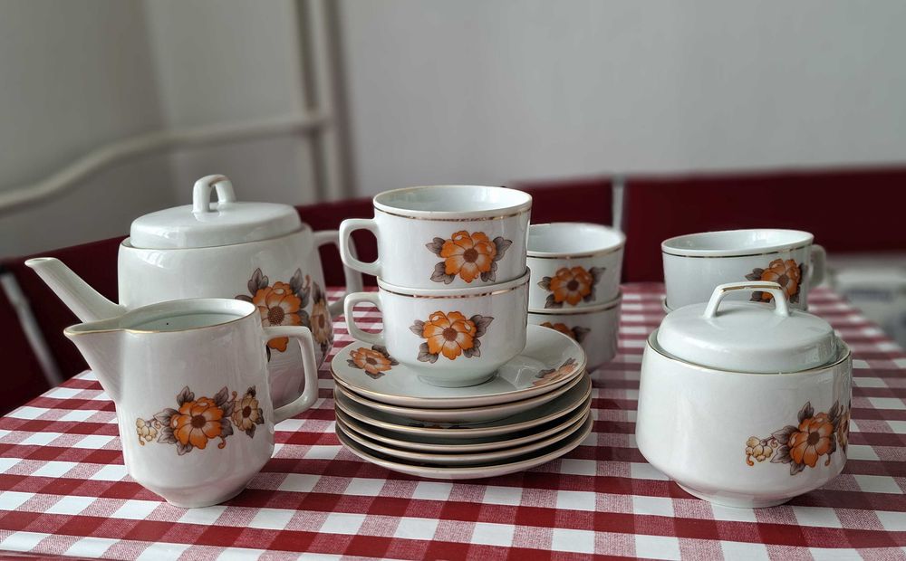 Сервиз за чай или кафе - Завод за порцелан Разград, 1979 г.