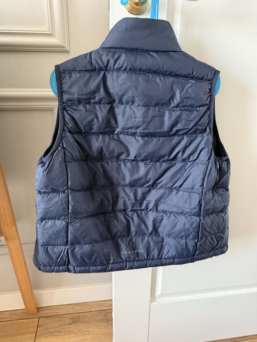 Продам детскую безрукавку Uniclo