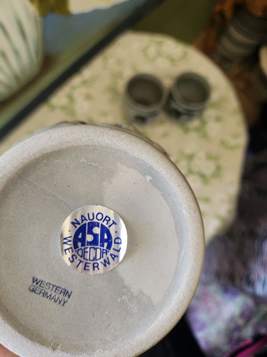 Сервиз за вино от 1992 г