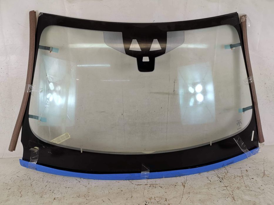 Челно стъкло Ягуар ХЕ / Jaguar XE Оригинално, в добро състояние