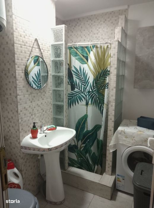 Apartament decomandat cu 2 camere și balcon închis