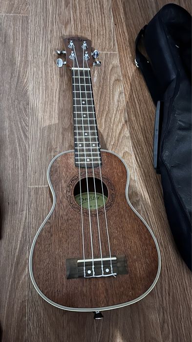 Укулеле с Утеплены чехолом