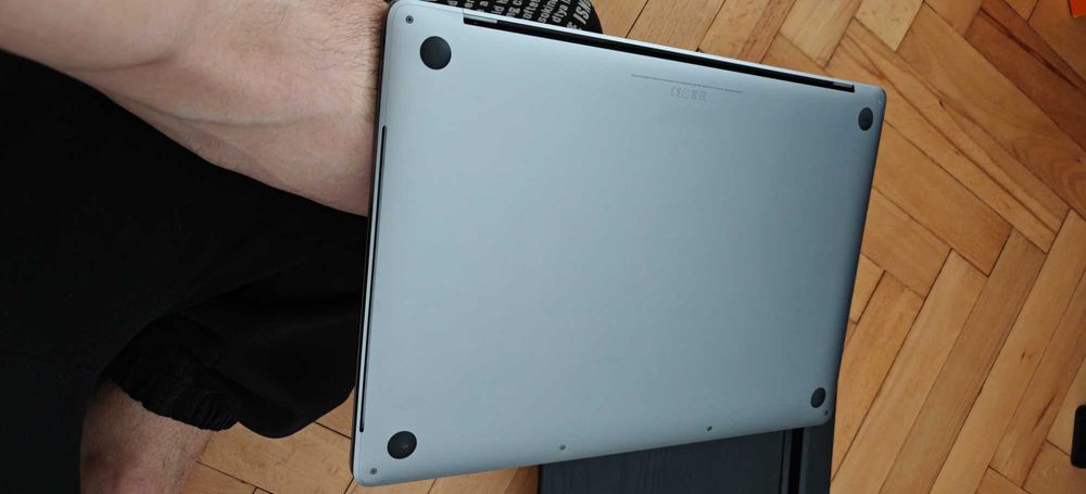 Apple MacBook Pro 15″ (2017) с Touch Bar – 1TB SSD