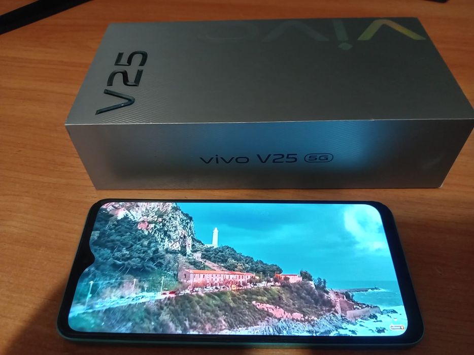 Продам телефон Vivo v25