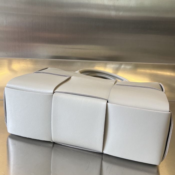 Geanta Bottega Veneta Arco Tote 30cm gri, Premium