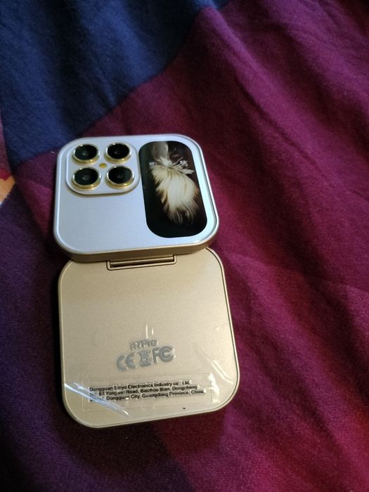 Ново!!! Телефон с капаче