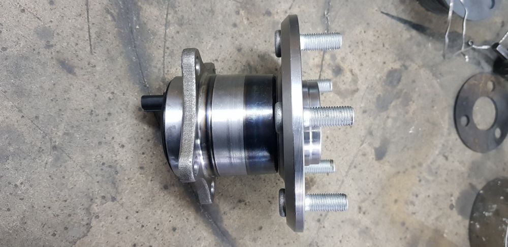 Ступица с подшипником на лексус RX 330