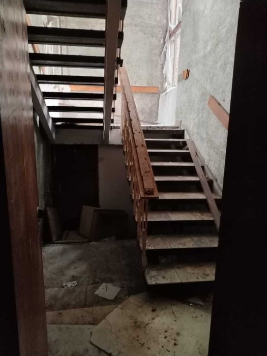 Продам здание в 3х уровнях на земельном участке  в КЖБИ