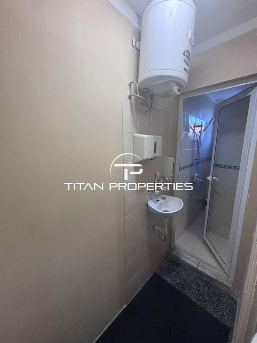 Дава се под наем Офис в Бургас, Център - 35 кв.м за 255 € - Снимка #3