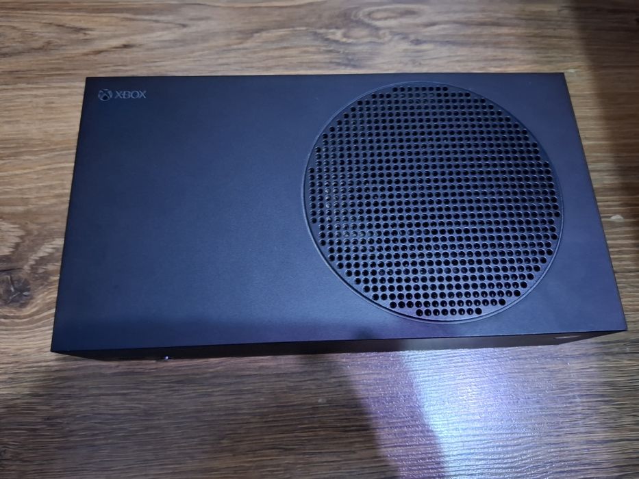 Vând Xbox Series S 1TB Black Edition în stare excelentă