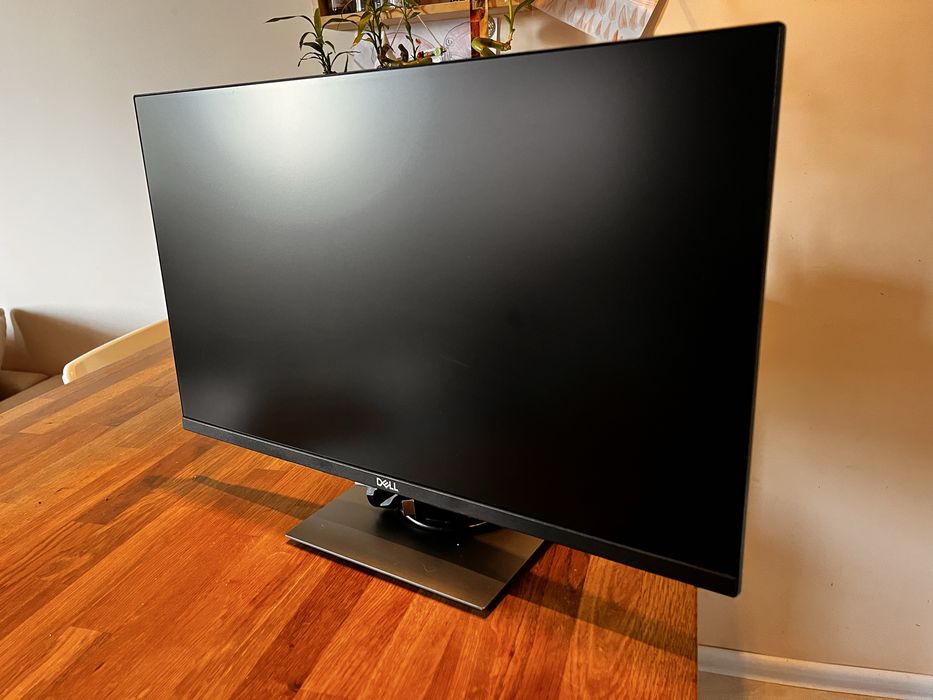 Монитор Dell P2419H – 24’’ IPS, отлично състояние