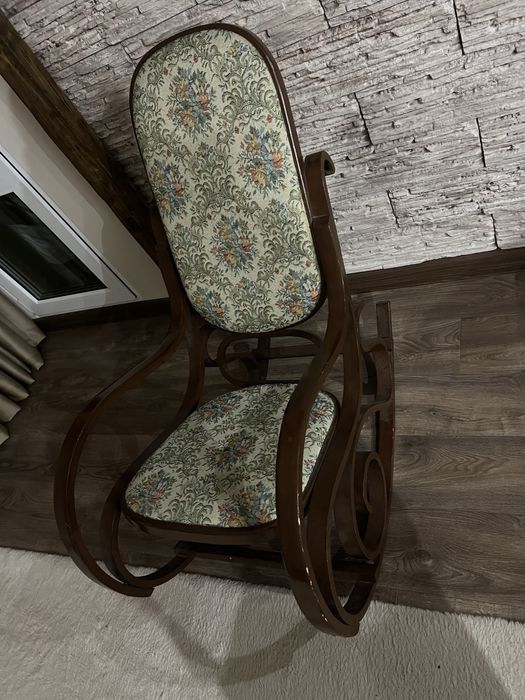 Дървен люлеещ ретро стол