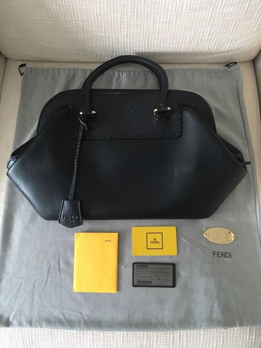 Дамска черна кожена чанта Fendi