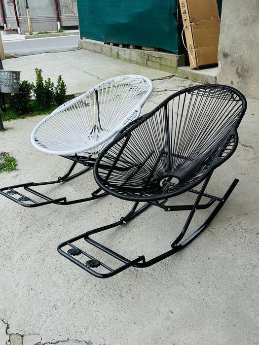 Кресла-качалки в современном скандинавском стиле.