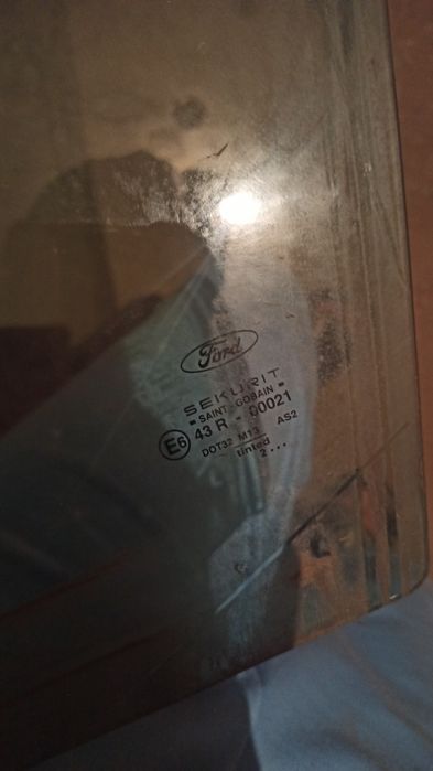 Geam fix (mic) stanga, geam stanga fata, geam stanga spate  FORD Mondeo mk3 2002, berlina