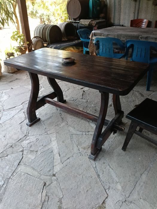 Продавам дървена маса с две пейки +една ъглова двойна пека